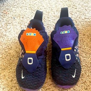 Boys Nike 10c space jam